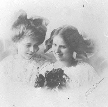 Lulu Elsie Henderson and Florence Mae Henderson