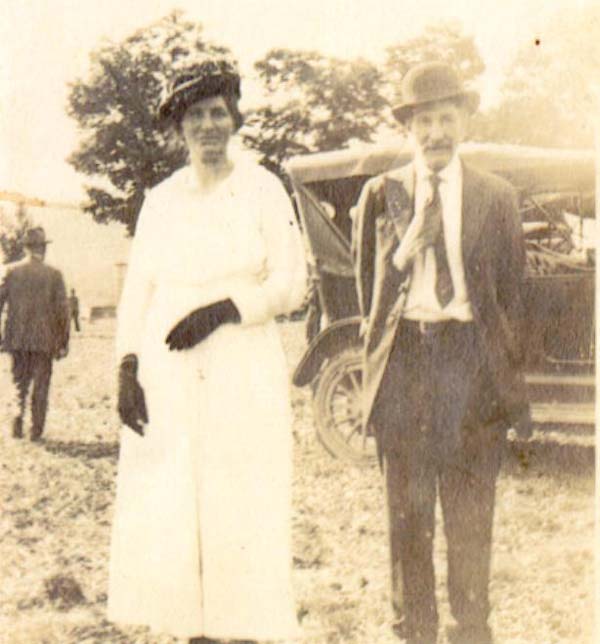 Carrie Mae (Murwin) Flummer and her husband John Flummer
