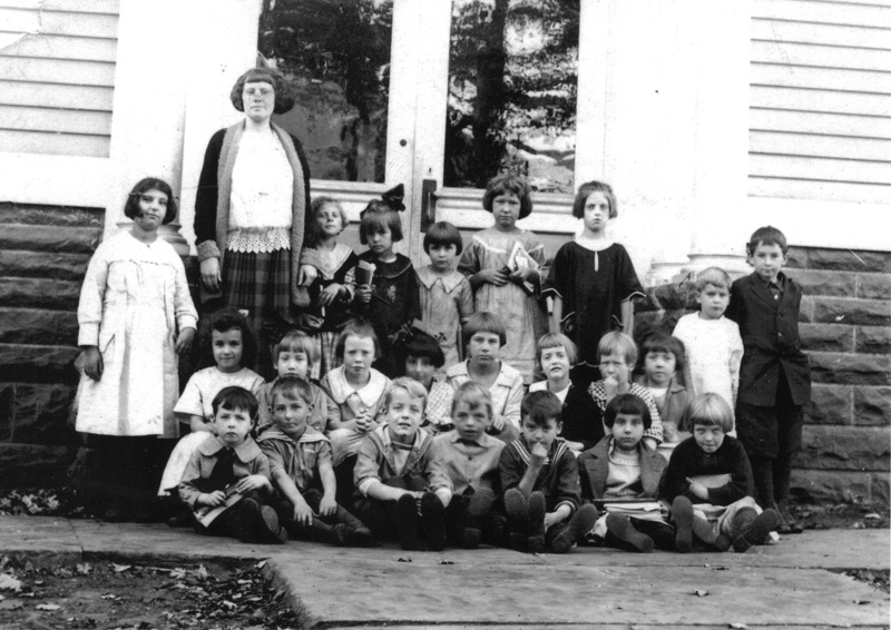 abt 1924/1925 - 2nd grade class Margaretville