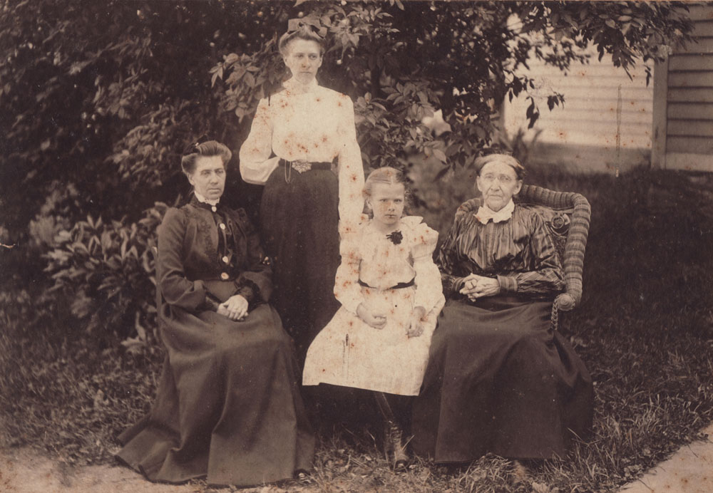 Kaatherine Skinner Collar - 4 generations